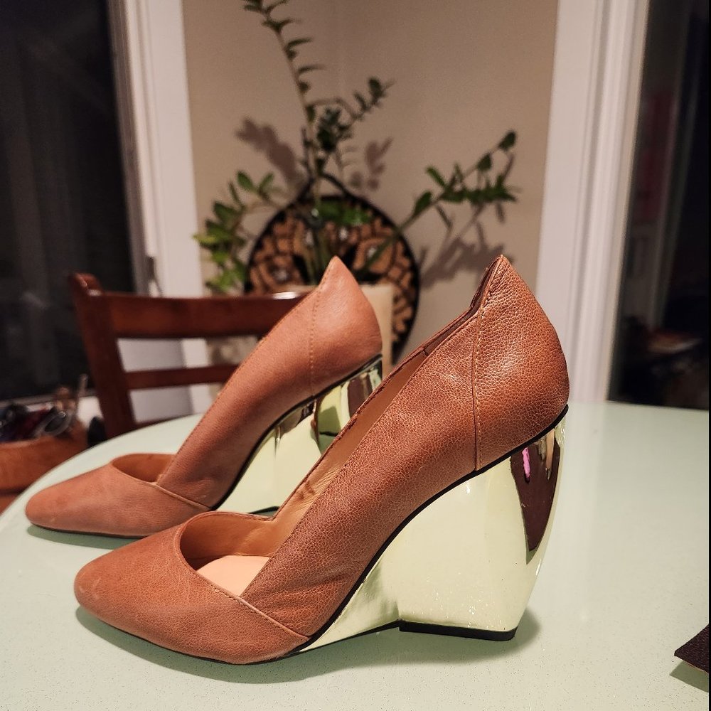 United Nude Sera Pump Brown Wedge Gold Heels